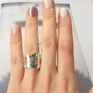 Hammered sterling spinner ring